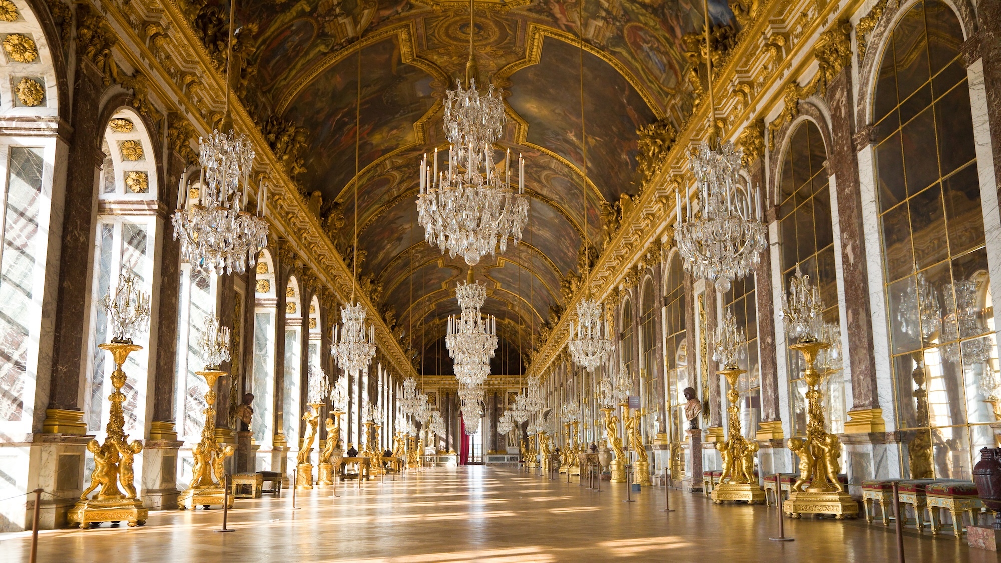 chateau-versailles-ivan-soto-cobos-shutterstock