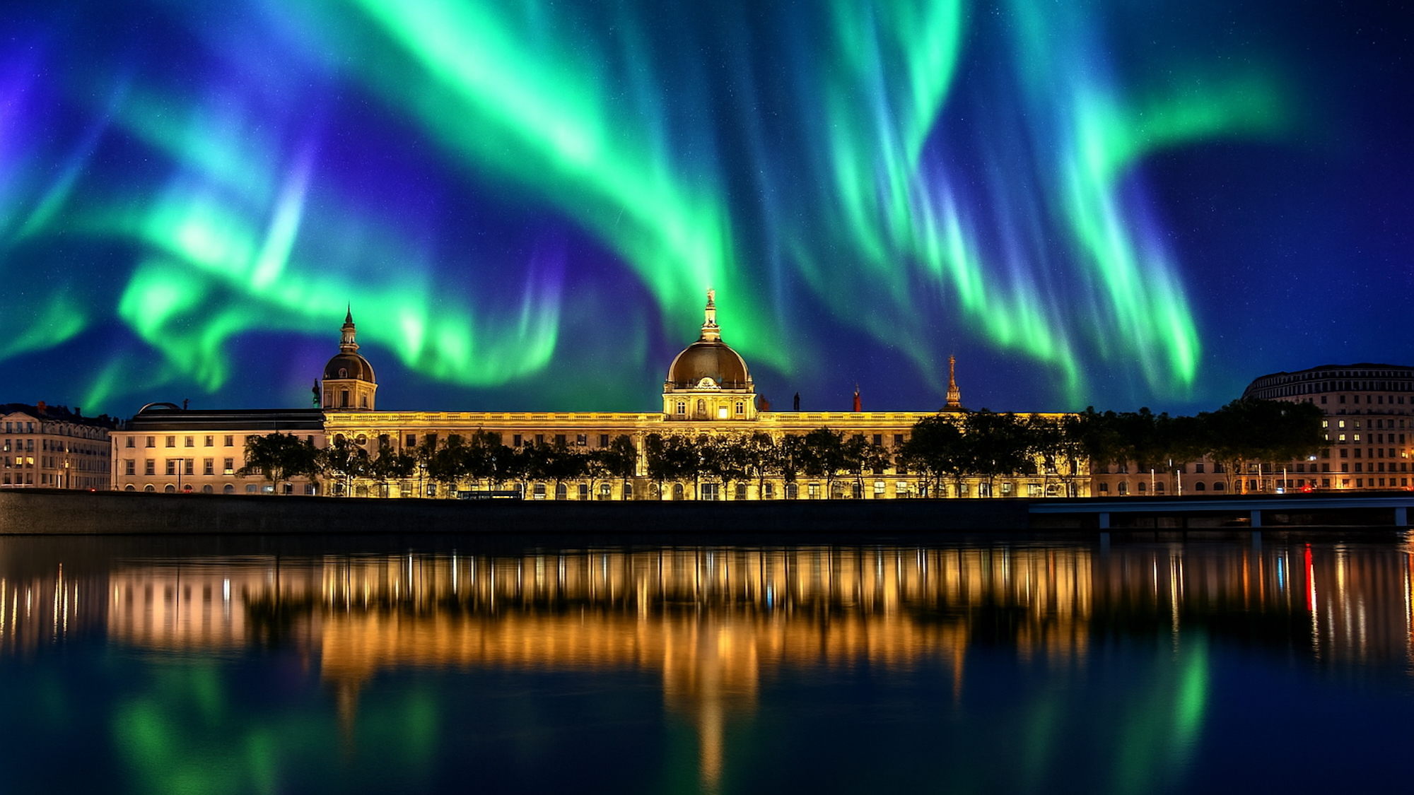 aurores-boreales-lyon-cette-nuit