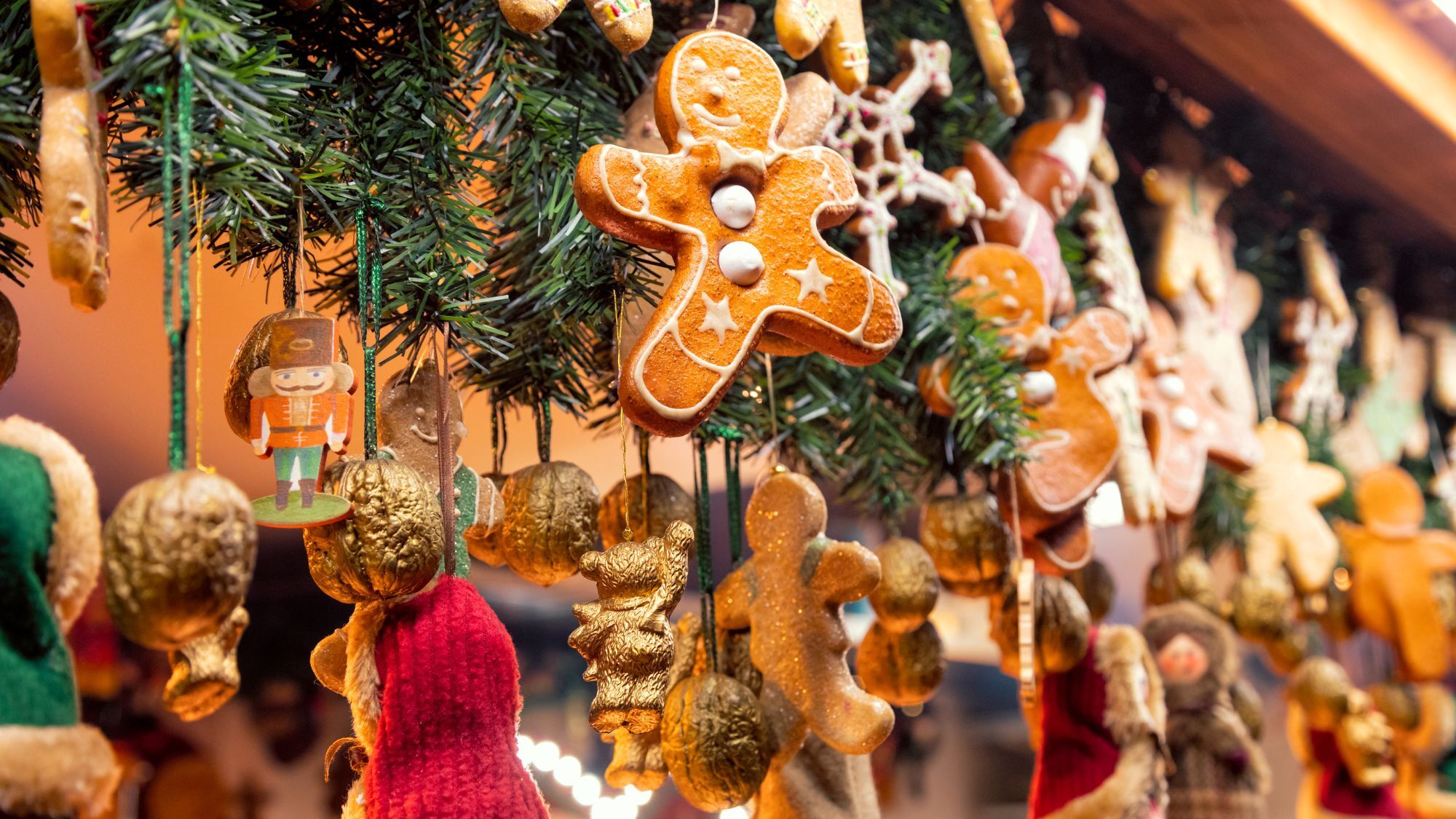 marche-noel-pain-epice-guirlande