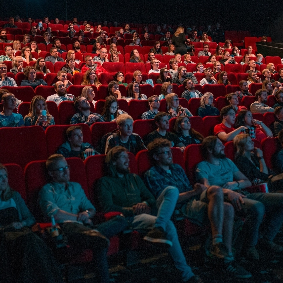 James Cameron : (re)plongez dans sa filmographie au cinéma ! krists-luhaers-atpwnyndjnm-unsplash-2-2000