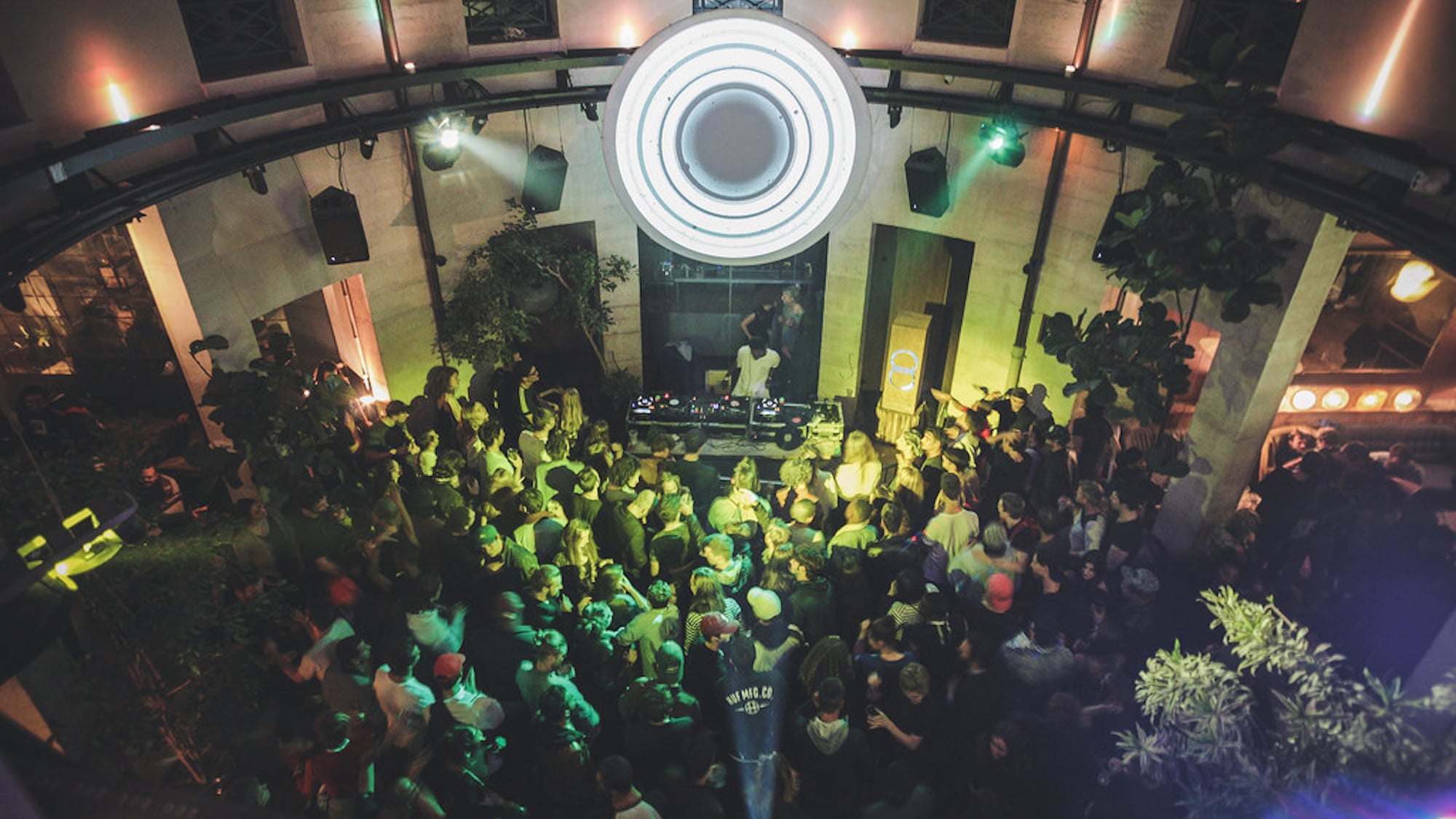 Le Vinyle Village est de retour à Paris pour une édition 100% XMAS vinyle-village-rotonde-stalingrad-soiree-le-bonbon