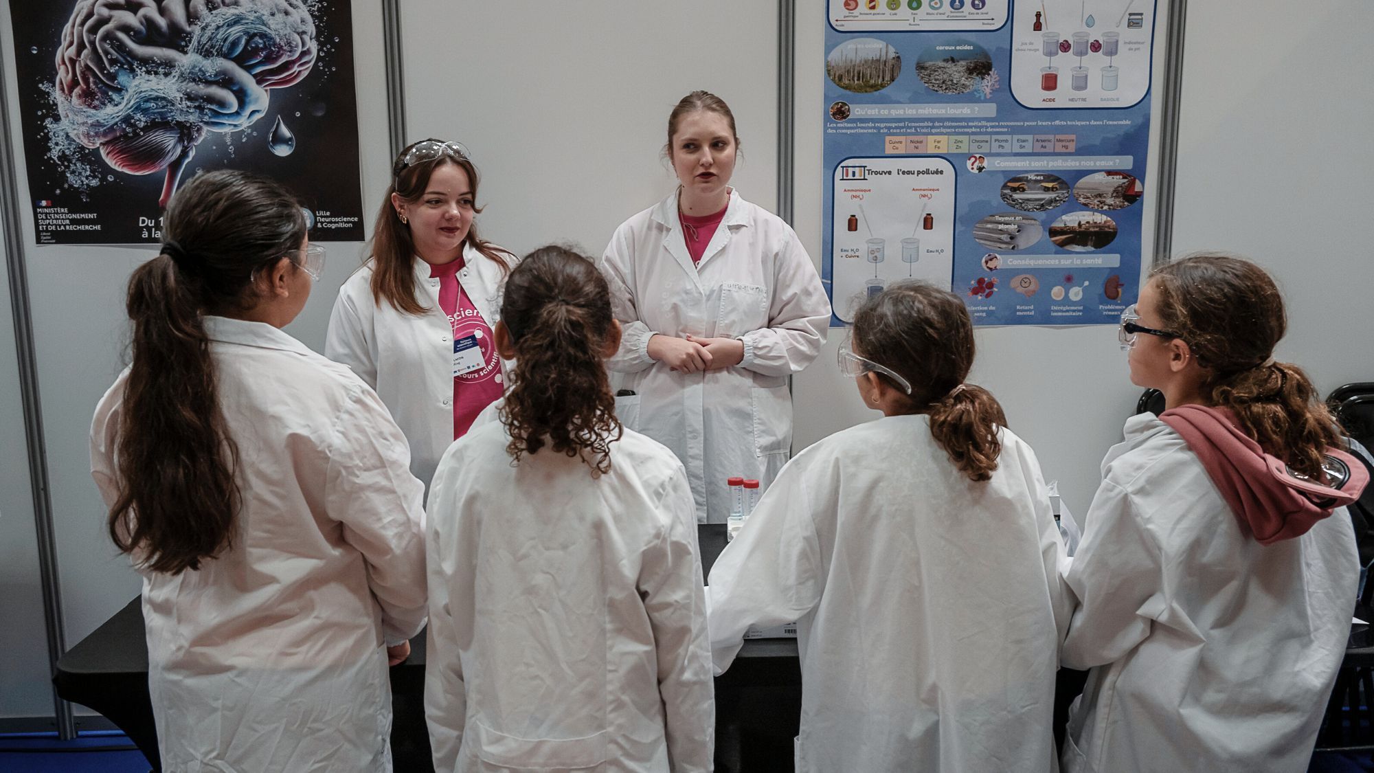 enfants-blouses-blanche-science