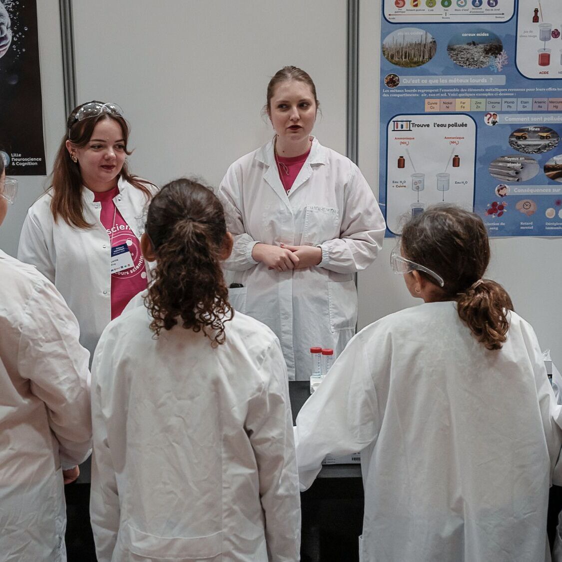 enfants-blouses-blanche-science