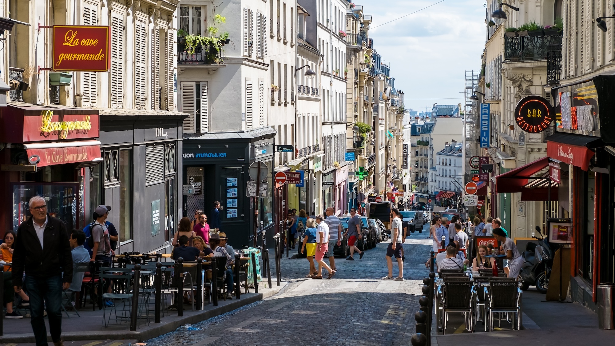 rue-martyrs-paris-litsai-shutterstock