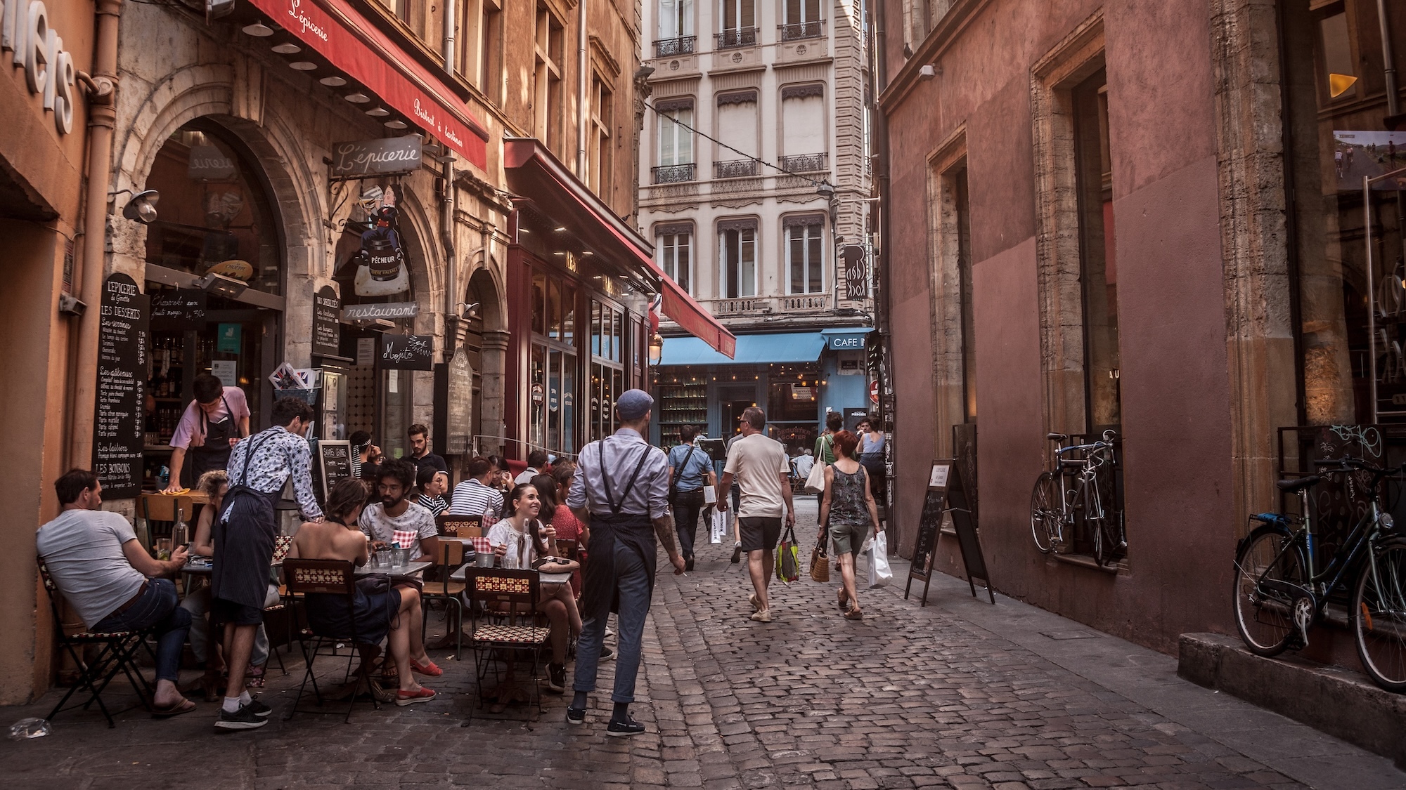 lyon-travailleurs-moins-heureux-france