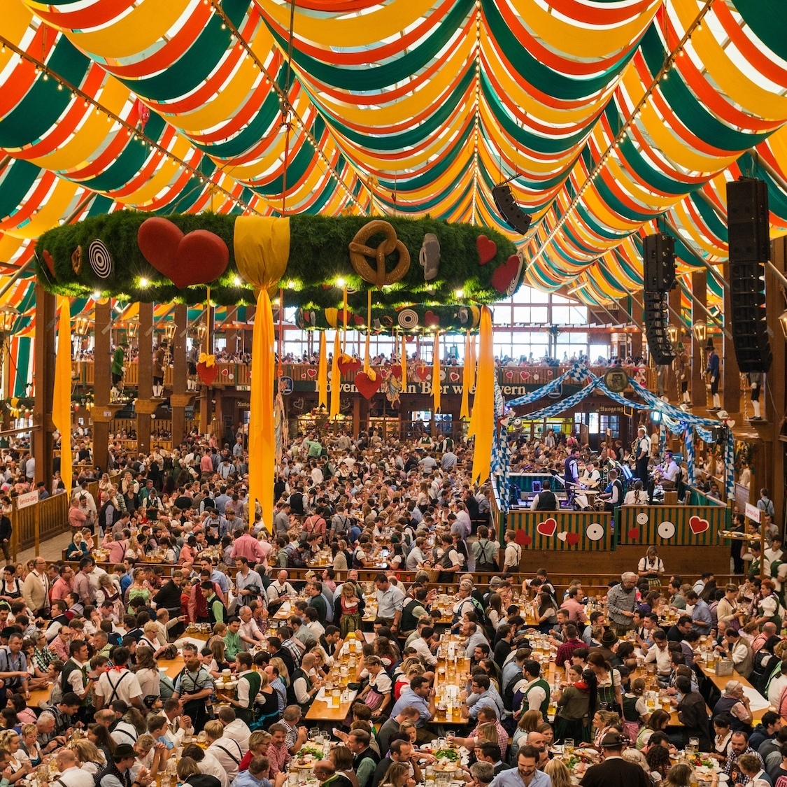 A giant Oktoberfest is coming to Lyon for 3 days this weekend! okotberfest-lyon-fete-biere