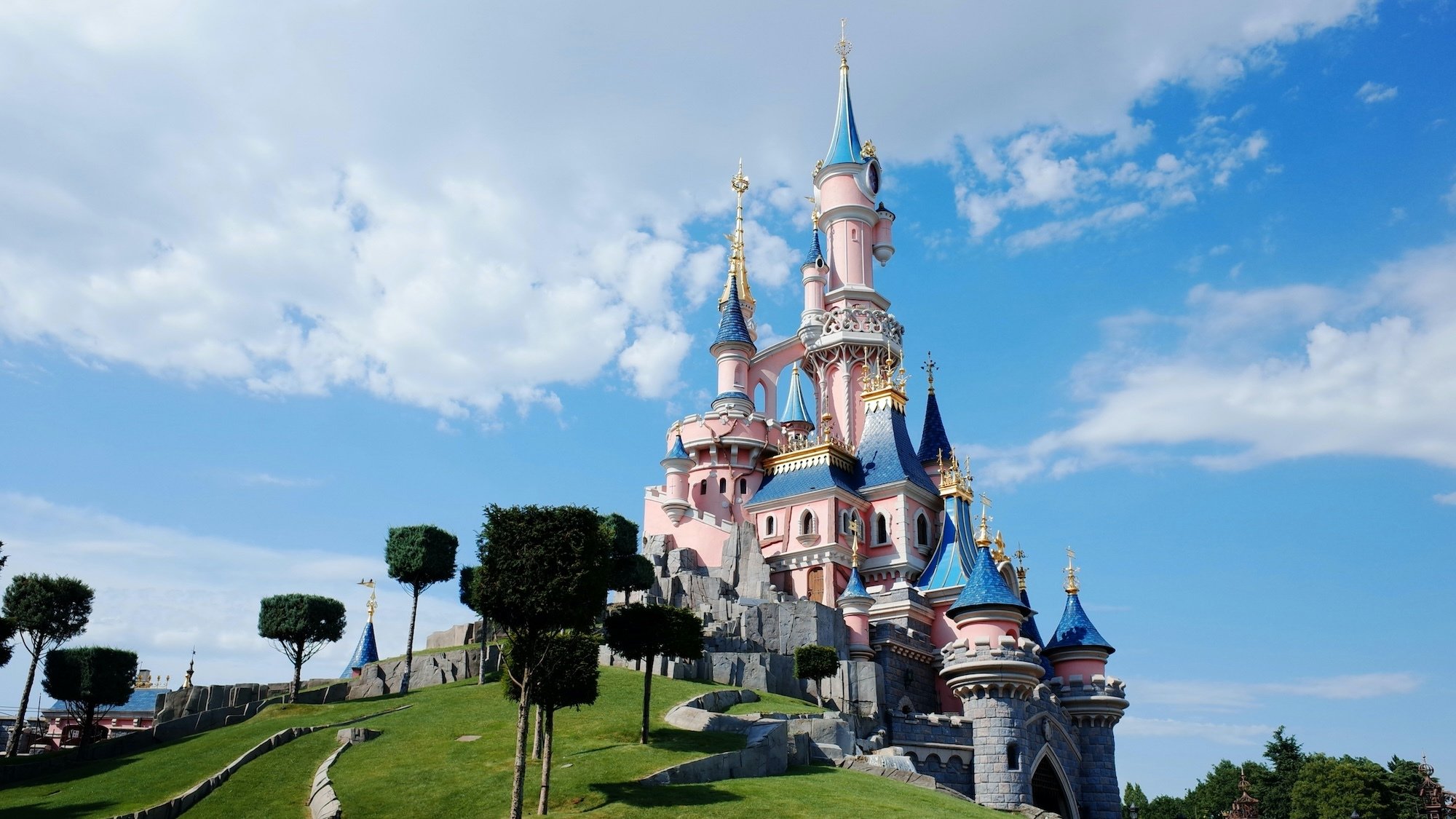 disneyland-paris-soyoung-han-unsplash