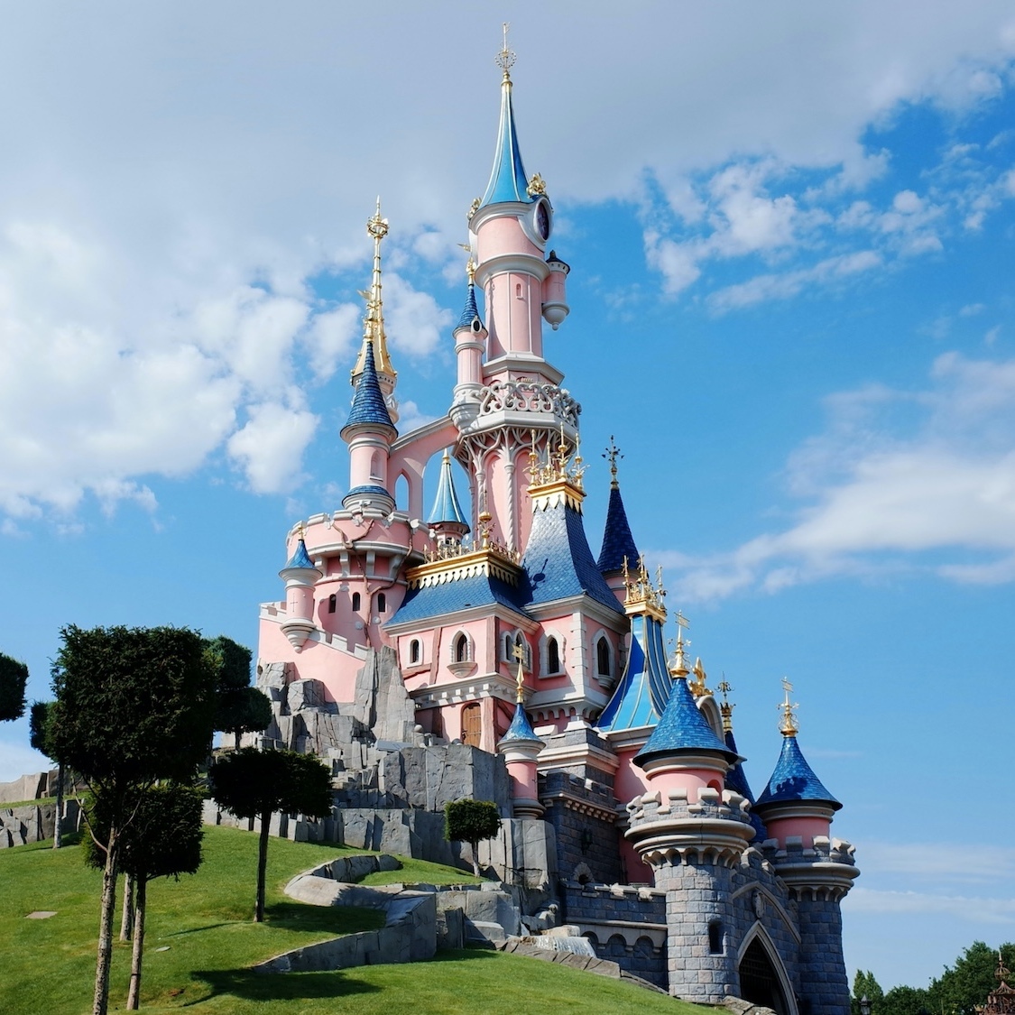 Disneyland Paris : cette combine pour entrer gratuitement fait le buzz disneyland-paris-soyoung-han-unsplash