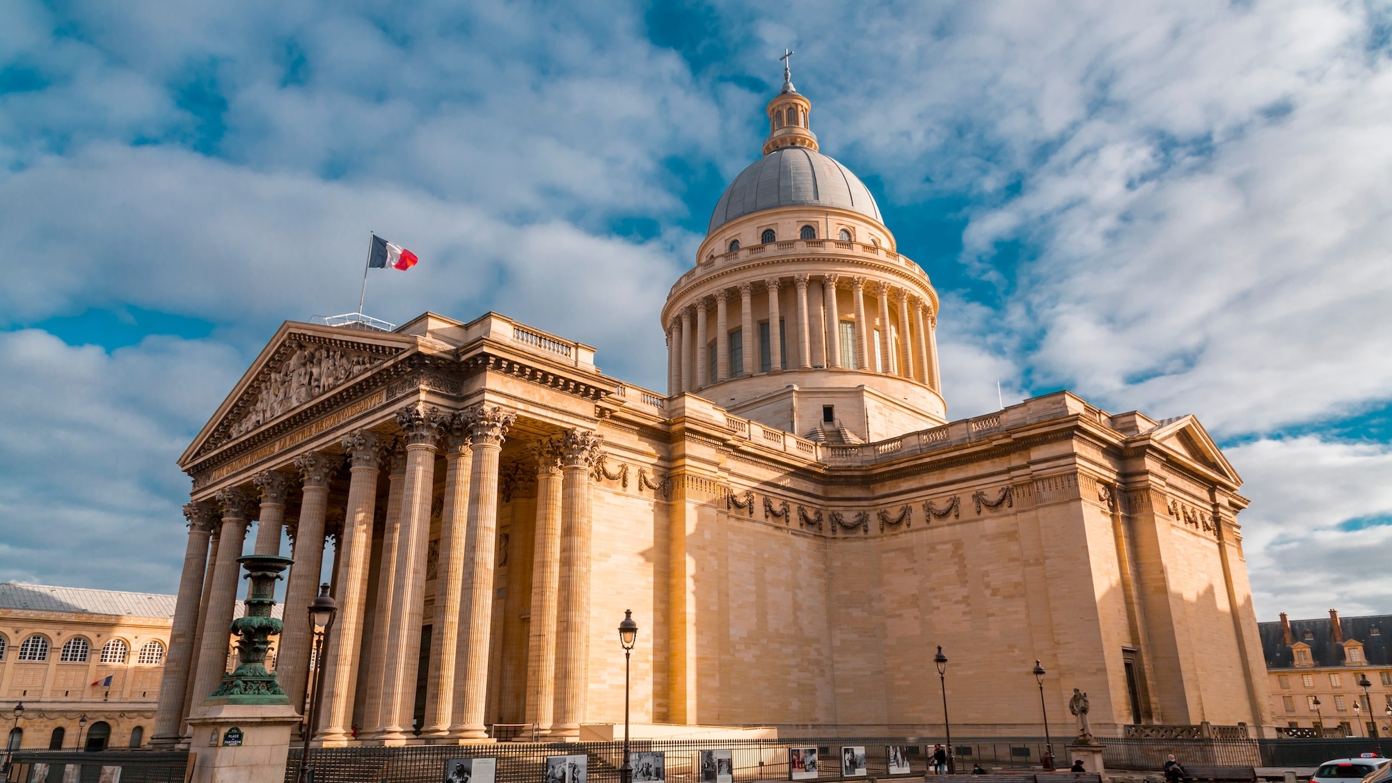 pantheon-paris-colormaker-shutterstock
