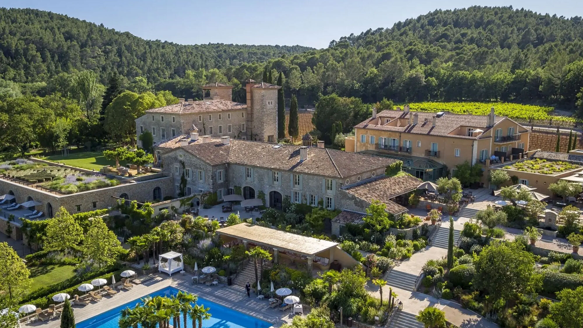 Ce superbe château provençal à 2h de Marseille élu meilleur hôtel de France chateau-de-berne