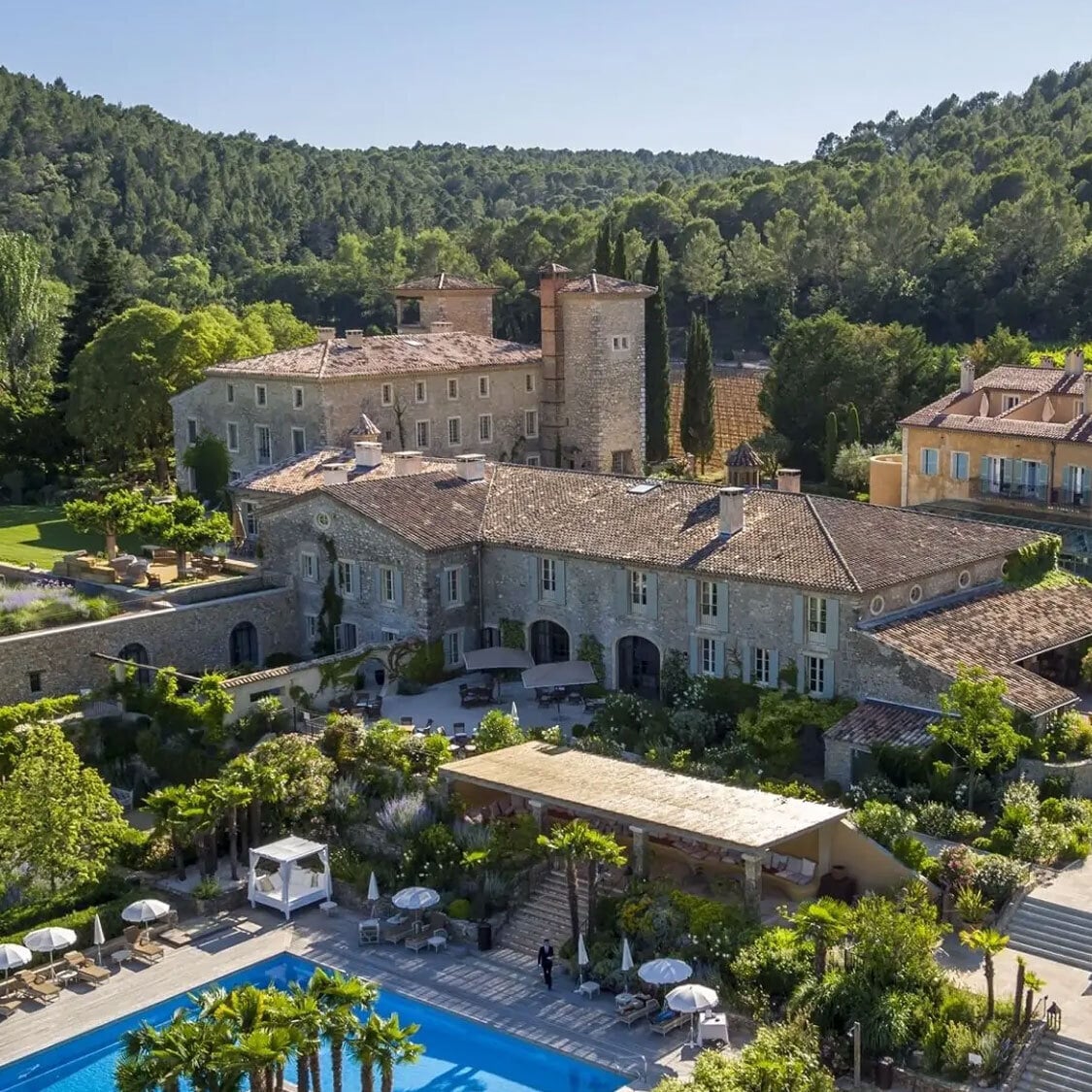 Ce superbe château provençal à 2h de Marseille élu meilleur hôtel de France chateau-de-berne