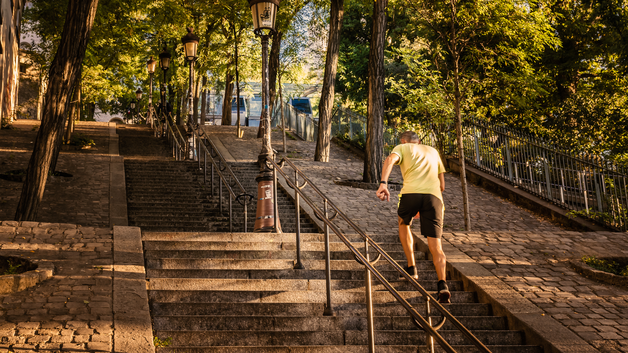 Un nouveau 10km arrive dans un des plus beaux quartiers de Paris course-montmartre-10k-joggeur-escalier-paris-le-bo