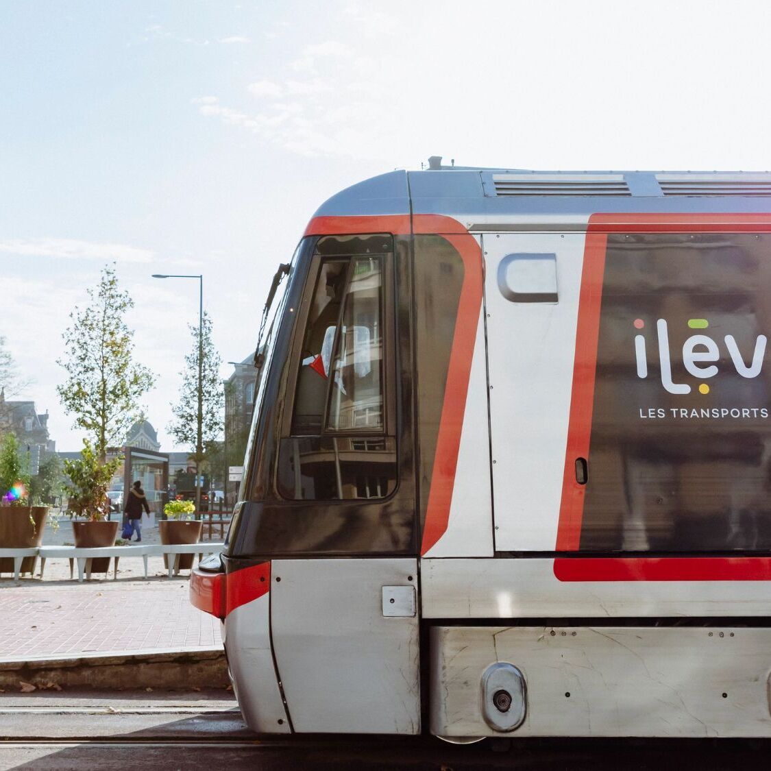 Après 10 ans d’attente, le métro de lille passe enfin à la vitesse supérieure metro-tram-ilevia-rame