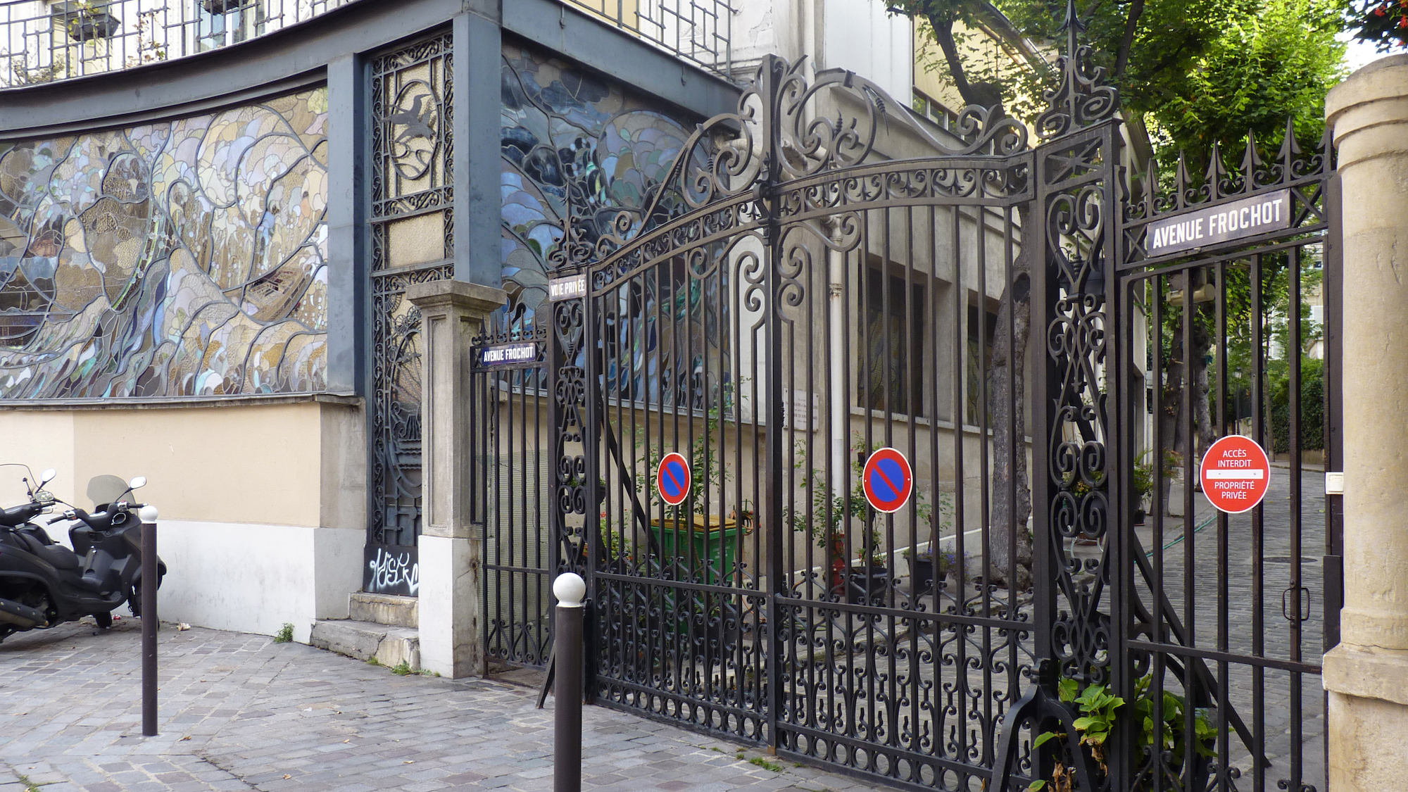 avenue-frochot-paris-21-september-2012-002