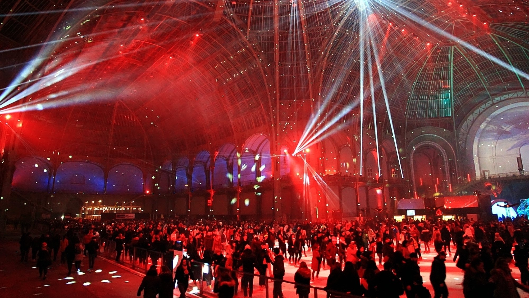 The ticket office is already open for the Grand Palais XXL ice rink! shutterstock-563492365