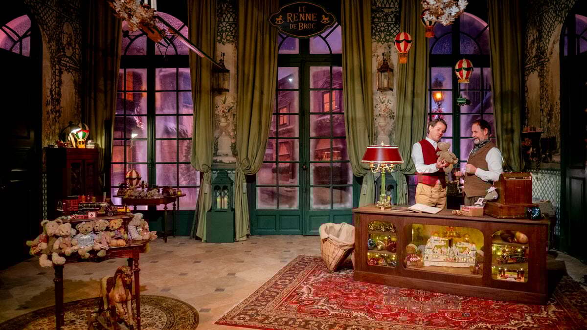 The true story of Santa Claus is coming back to the Grand Hotel of Dreams this winter! boutique-de-jouets-la-veritable-hitsoire-du-pere-n
