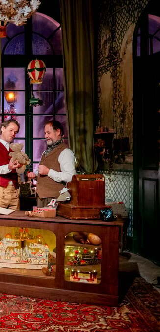 The true story of Santa Claus is coming back to the Grand Hotel of Dreams this winter! boutique-de-jouets-la-veritable-hitsoire-du-pere-n