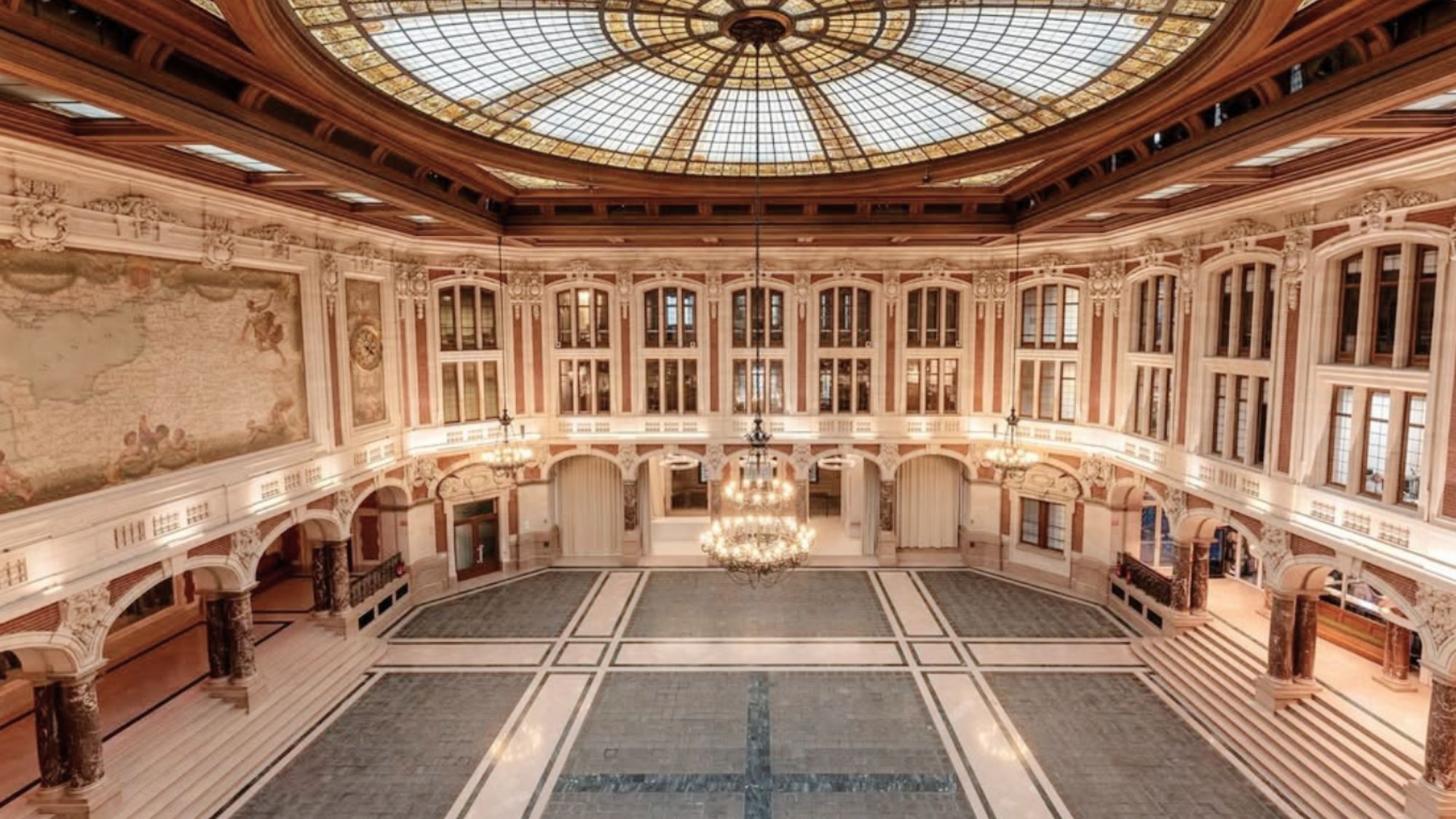 palais-bourse-batiment-verriere