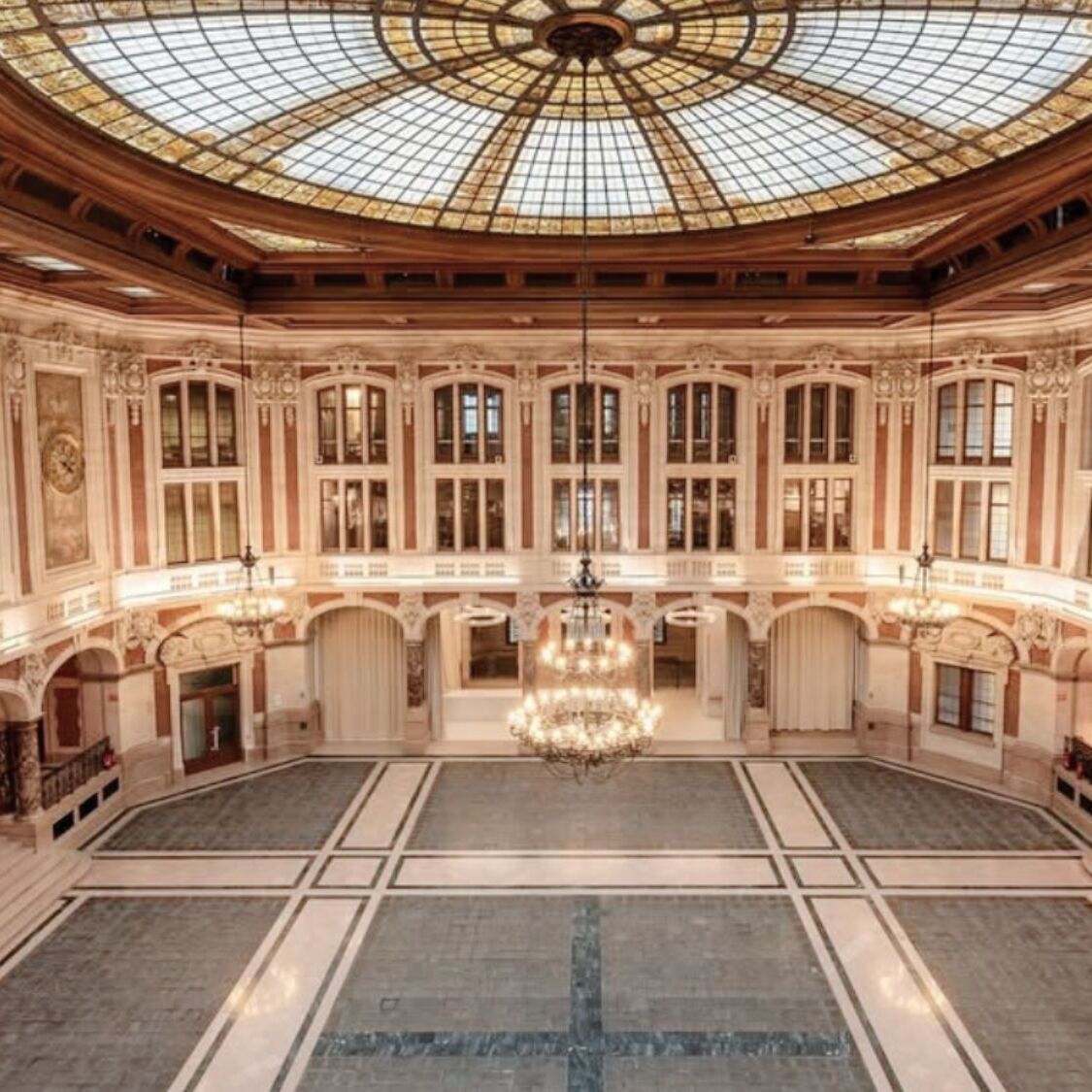 palais-bourse-batiment-verriere