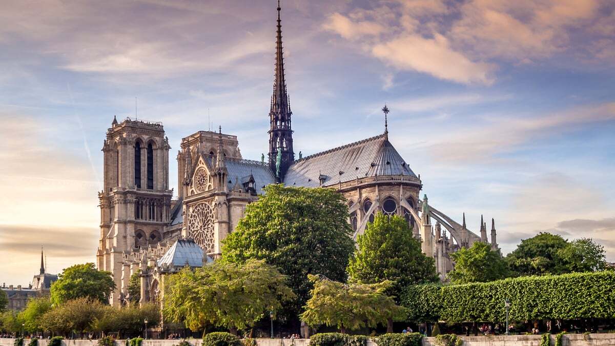 Notre-Dame has celebrated its first wedding since reopening! notre-dame-de-paris-images-nouveau-mobilier-re-nov