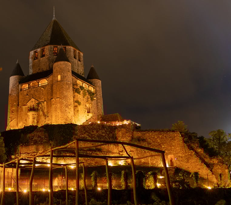 A huge medieval Christmas market is set to open early near Paris! provins-chateau-bougies-illuminations-lueurs-du-te
