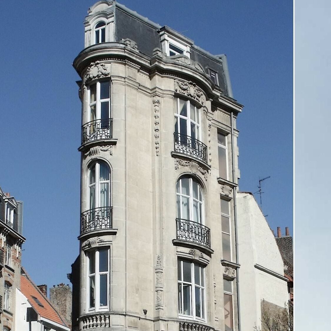 batiment-etroit-architecture