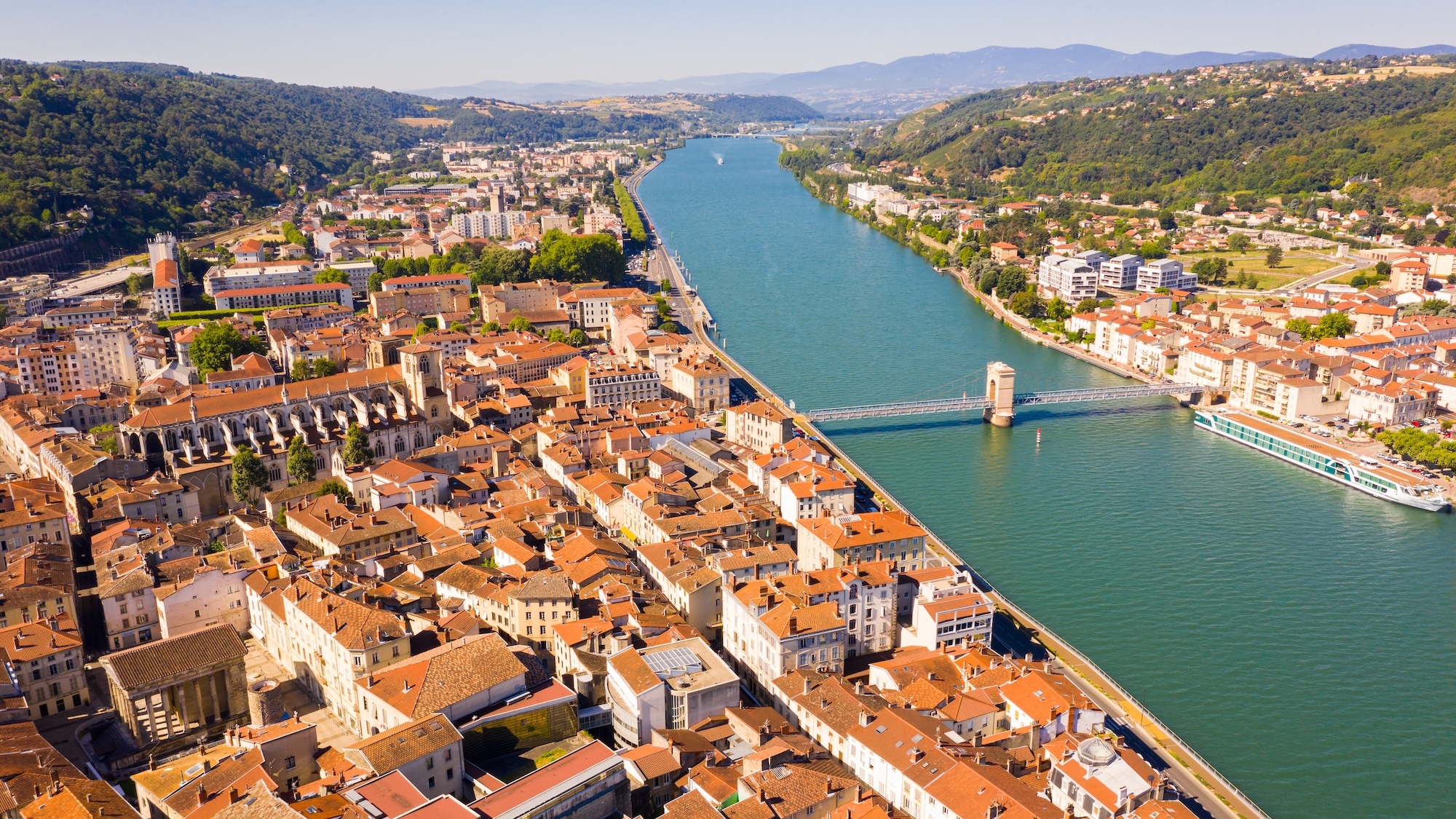 Three towns less than 30 minutes from Lyon where you can buy up to 42% cheaper trois-communes-30-minutes-lyon-acheter