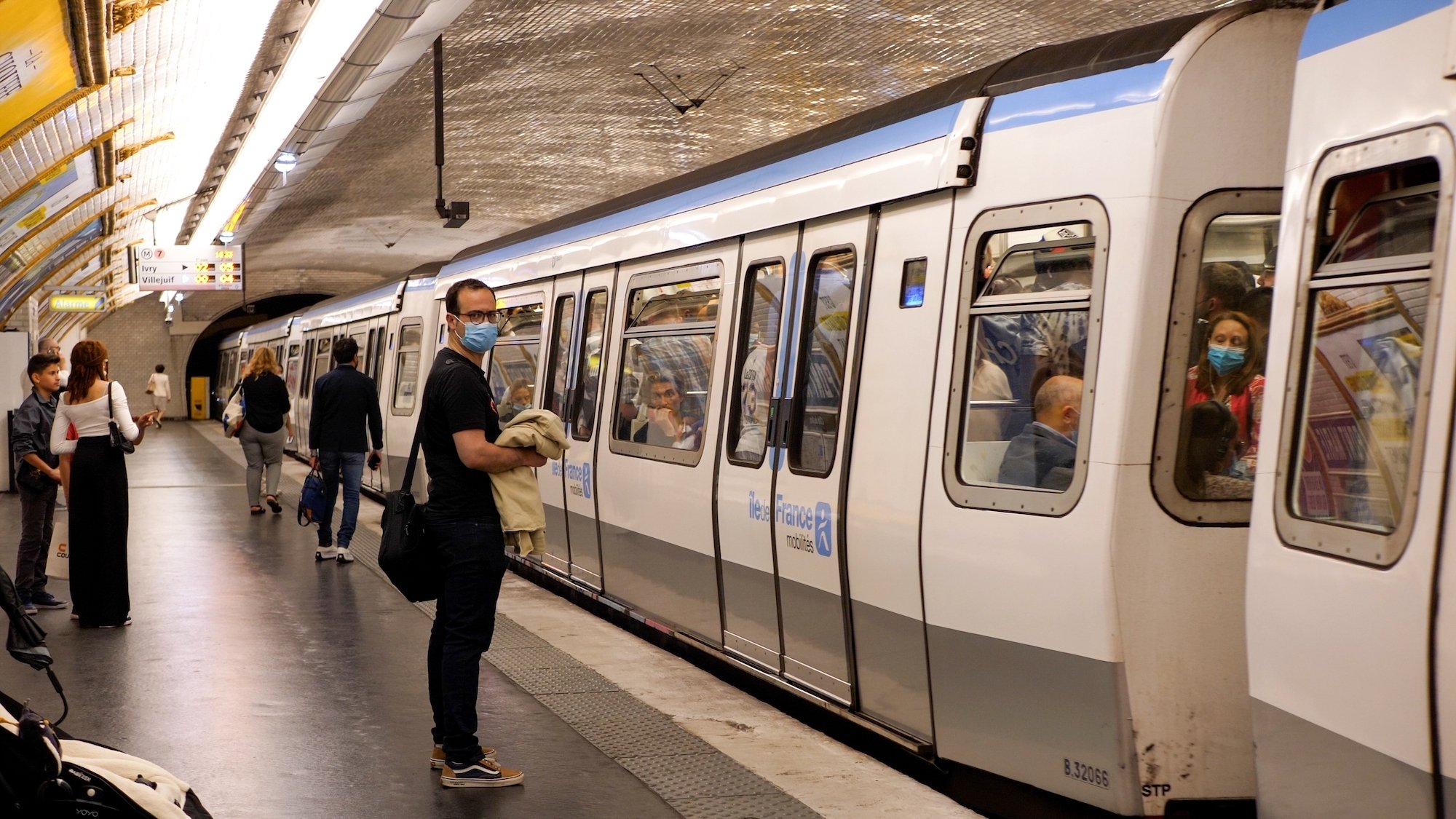 shutterstock-2167115645