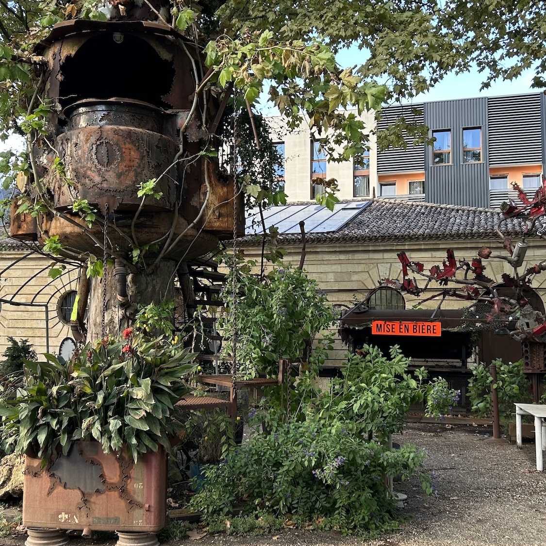 Une méga teuf va transformer les Vivres de l'Art en terrain post-apocalyptique à Bordeaux vivres-art-bordeaux