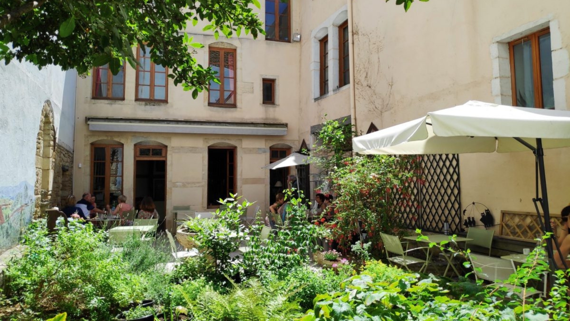 3 magnifiques terrasses planquées où manger et boire à Dijon maison-millie-re
