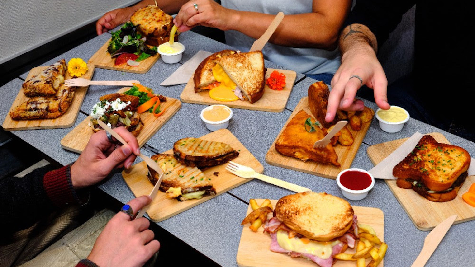 croque-monsieur-train-wagon-bar-food-express-groun