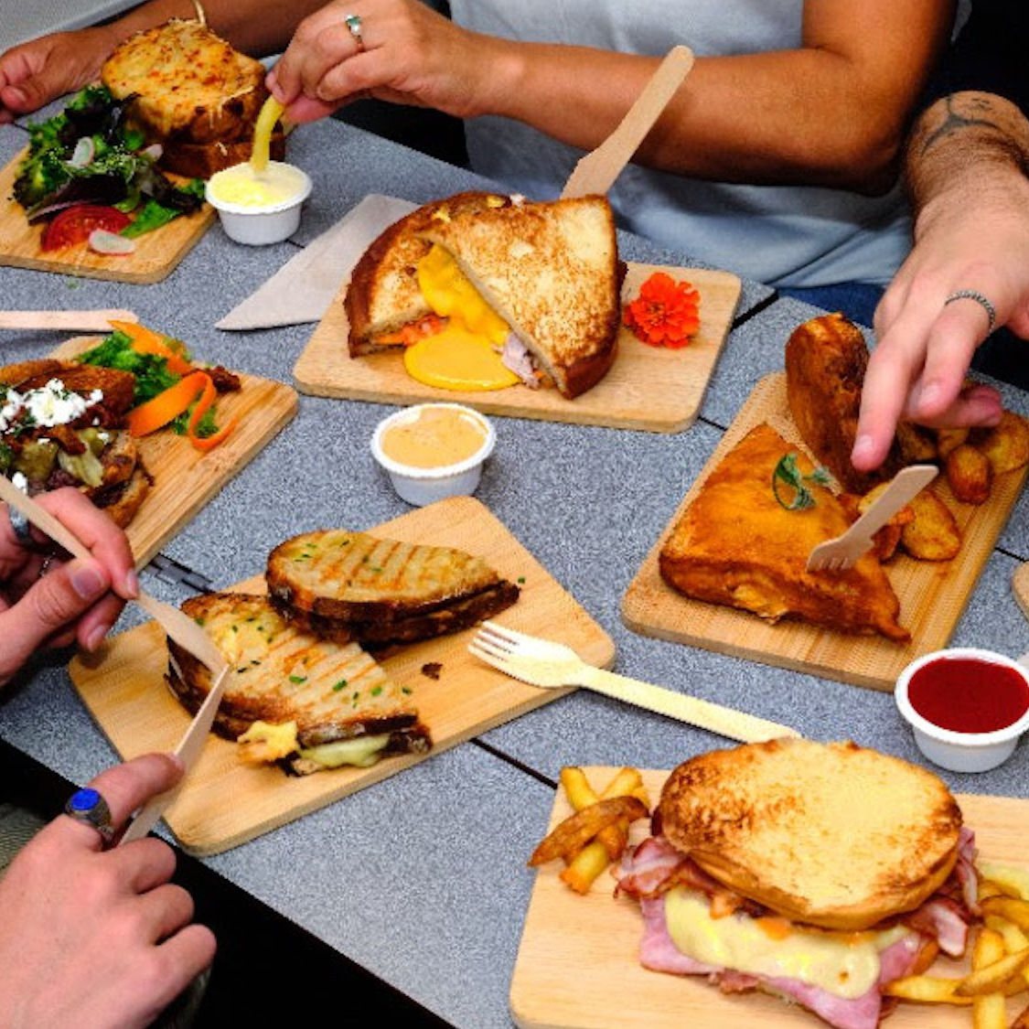 croque-monsieur-train-wagon-bar-food-express-groun
