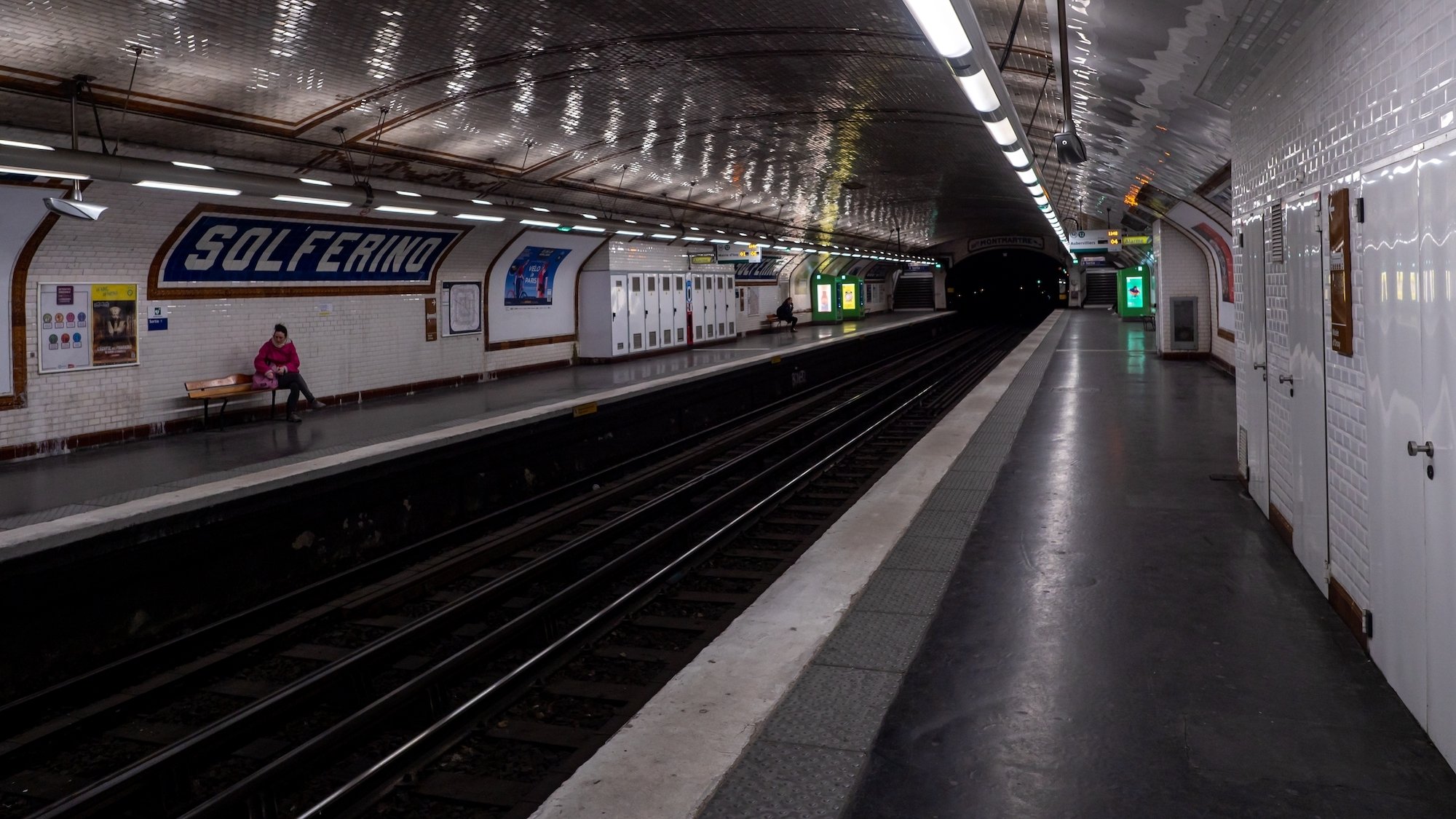 ligne-12-metro-paris-quai-attente-station-solferin