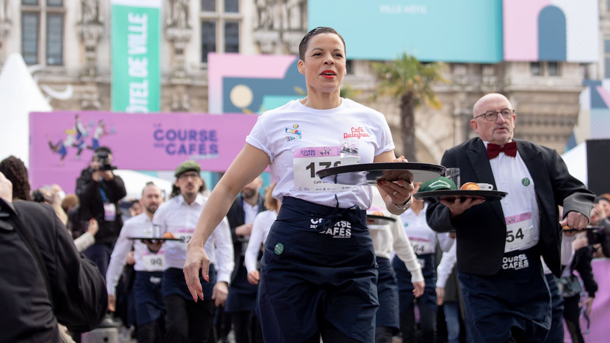 course-cafe-paris-2024-2025-serveurs-plateau-compe