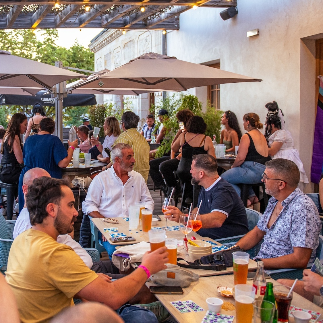 Un grand loto Queer suivi d'une soirée festive arrive à Bordeaux pour Octobre Rose loto-bordeaux