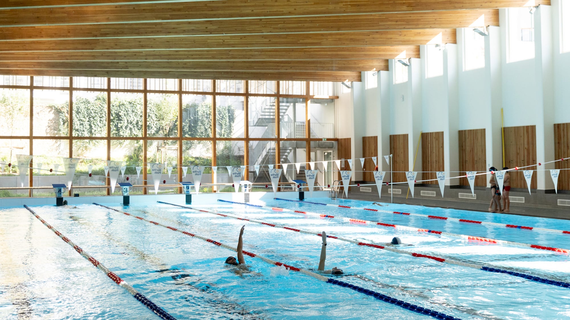 Une nouvelle piscine de 3000 m² vient d’ouvrir ses portes dans le 18e ! piscine-solita-salgado-18e-paris-le-bonbon