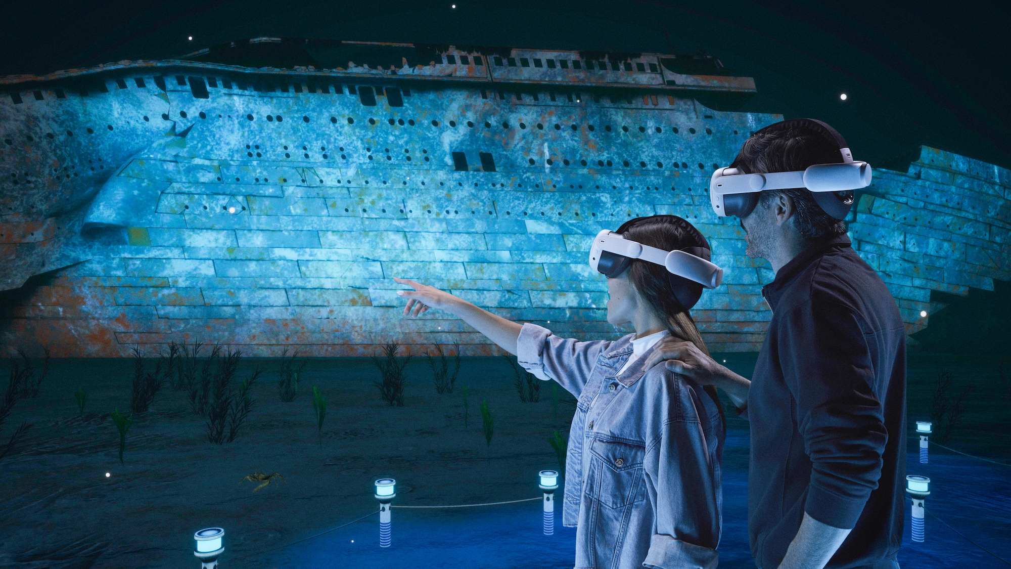 Une nouvelle expérience immersive vous entraîne dans les coulisses du Titanic 614481-1-padre-hija-gafas-f16c33-original-17587020