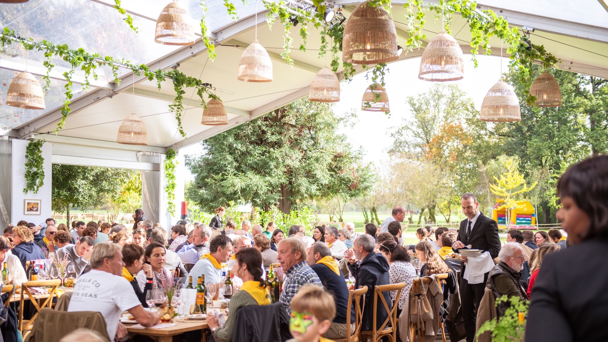 Un Grand Cru Classé du Médoc organise un immense banquet pour fêter ses vendanges banquet-vendanges-ducru-beaucaillou