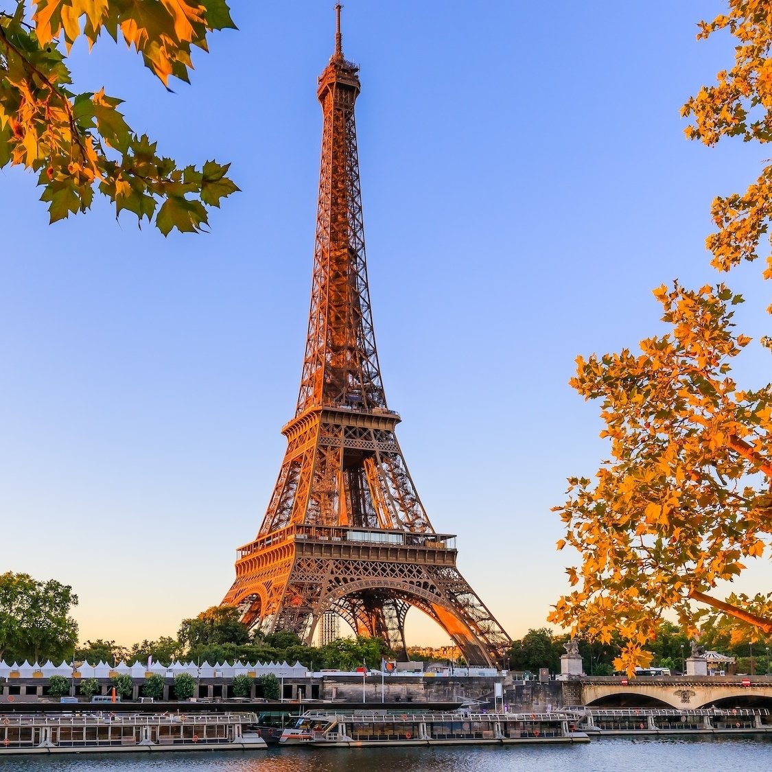 tour-eiffel-paris-credit-scstock
