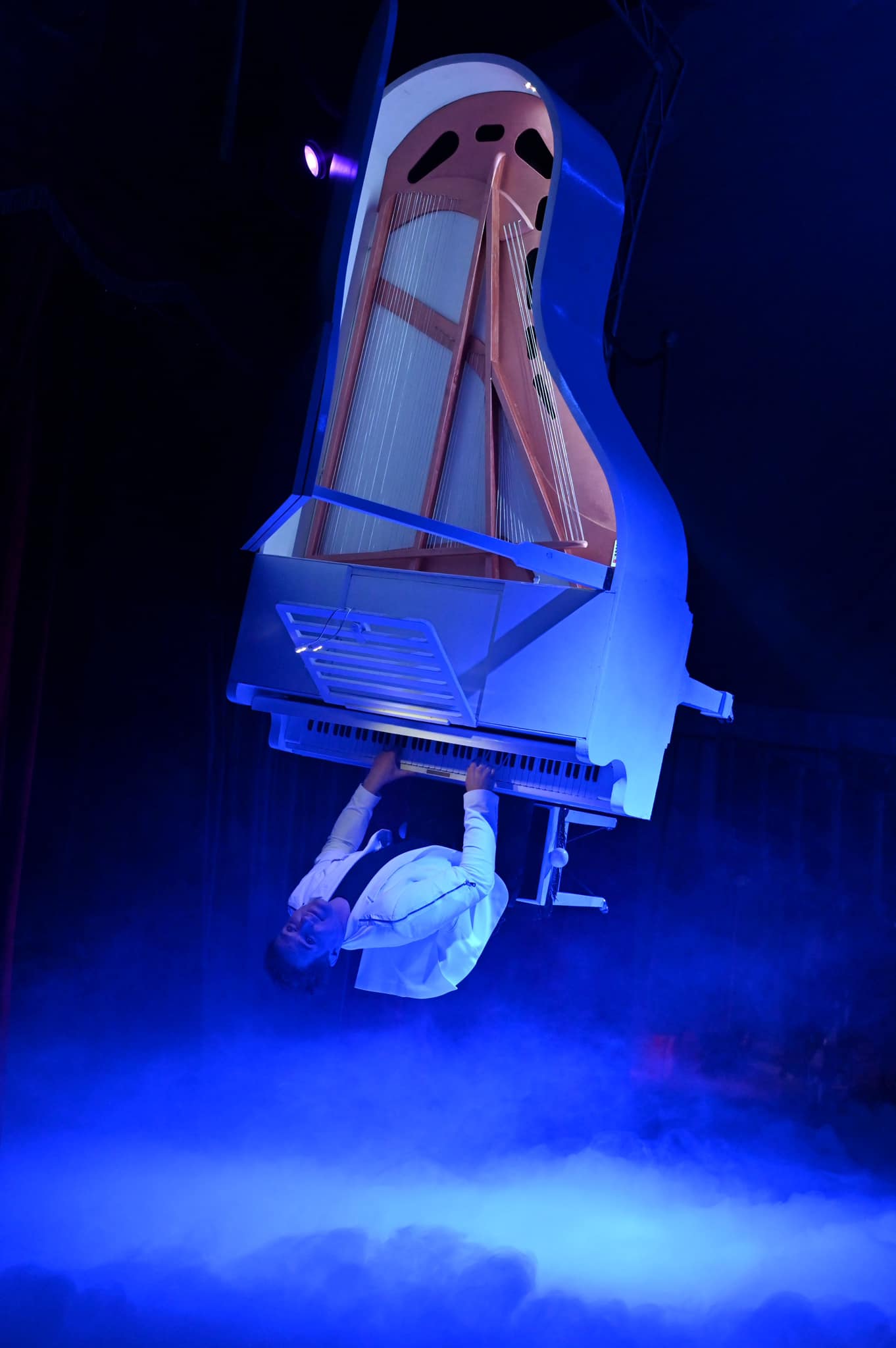 illusions-tour-lyon-plus-grand-spectacle-itinerant-magie-europe