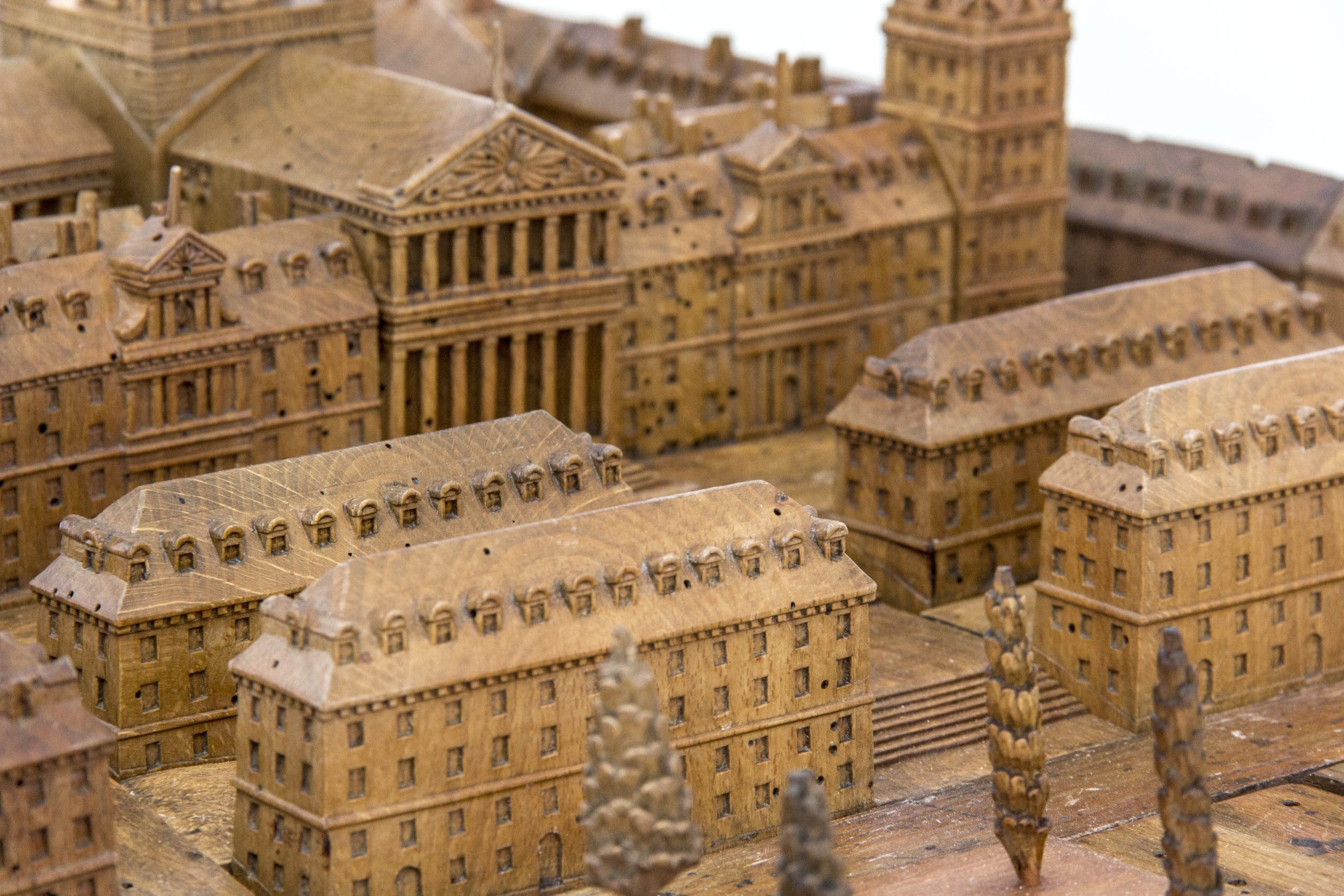 musee-antoine-brun-30-minutes-lyon-sculptures-bois