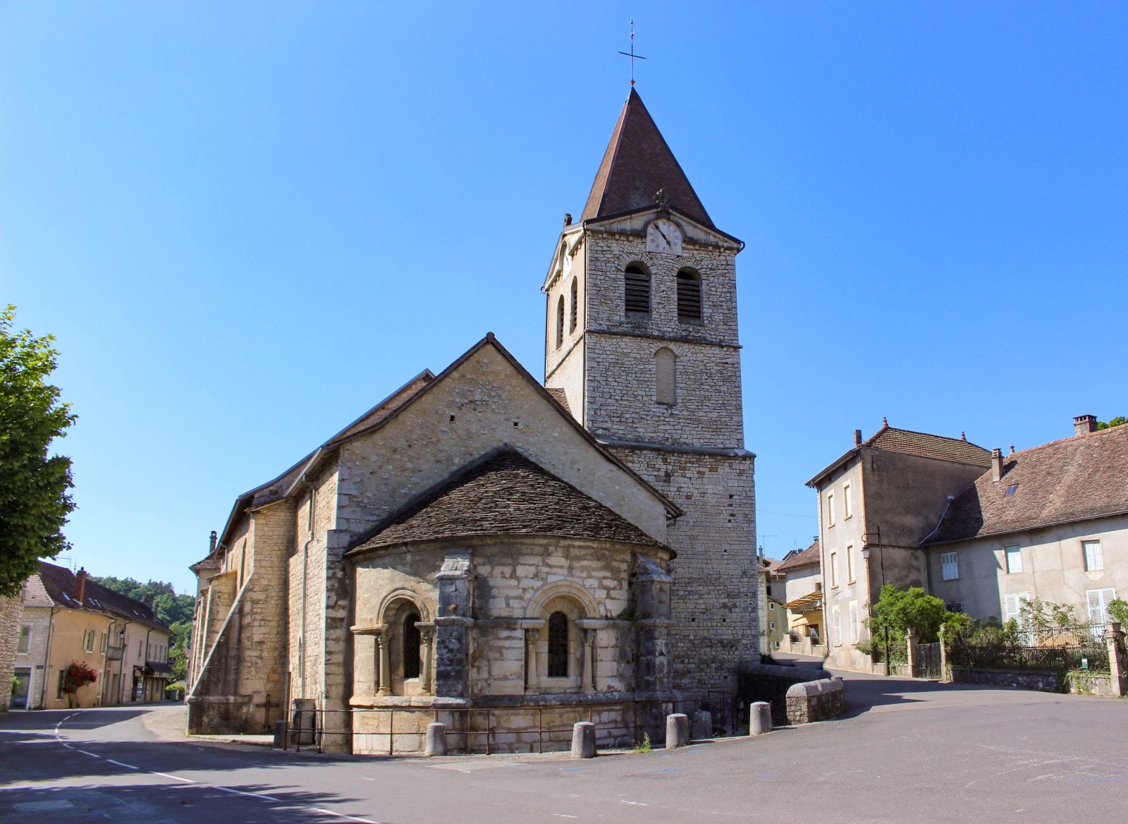 eglise-village-lhuis-ain-1h-de-lyon