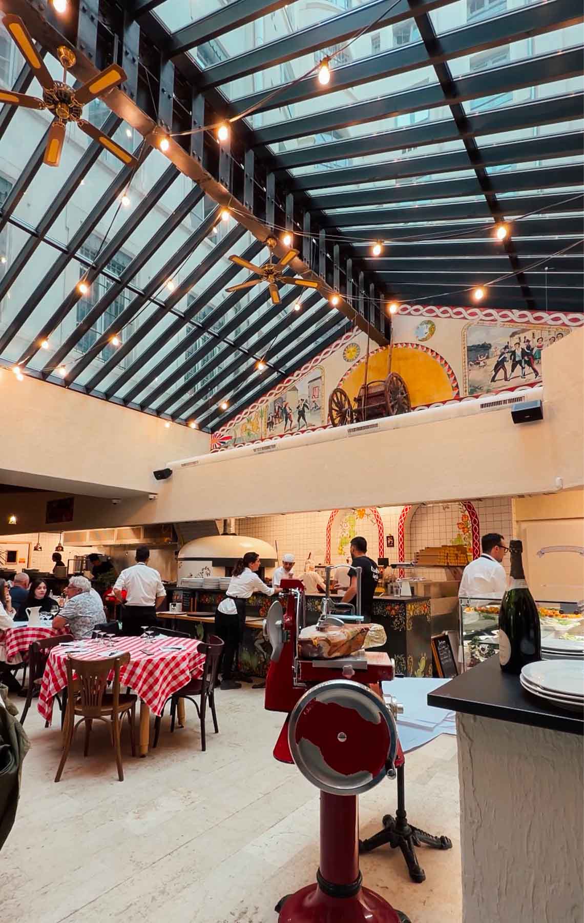 400-places-plus-grand-restaurant-italien-presquile-lyon