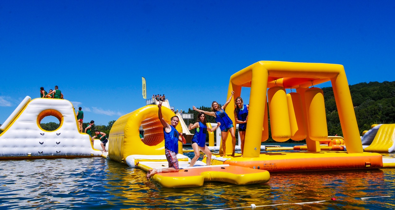 wam-park-base-nautique-structures-gonflables-toboggans-40-minutes-lyon