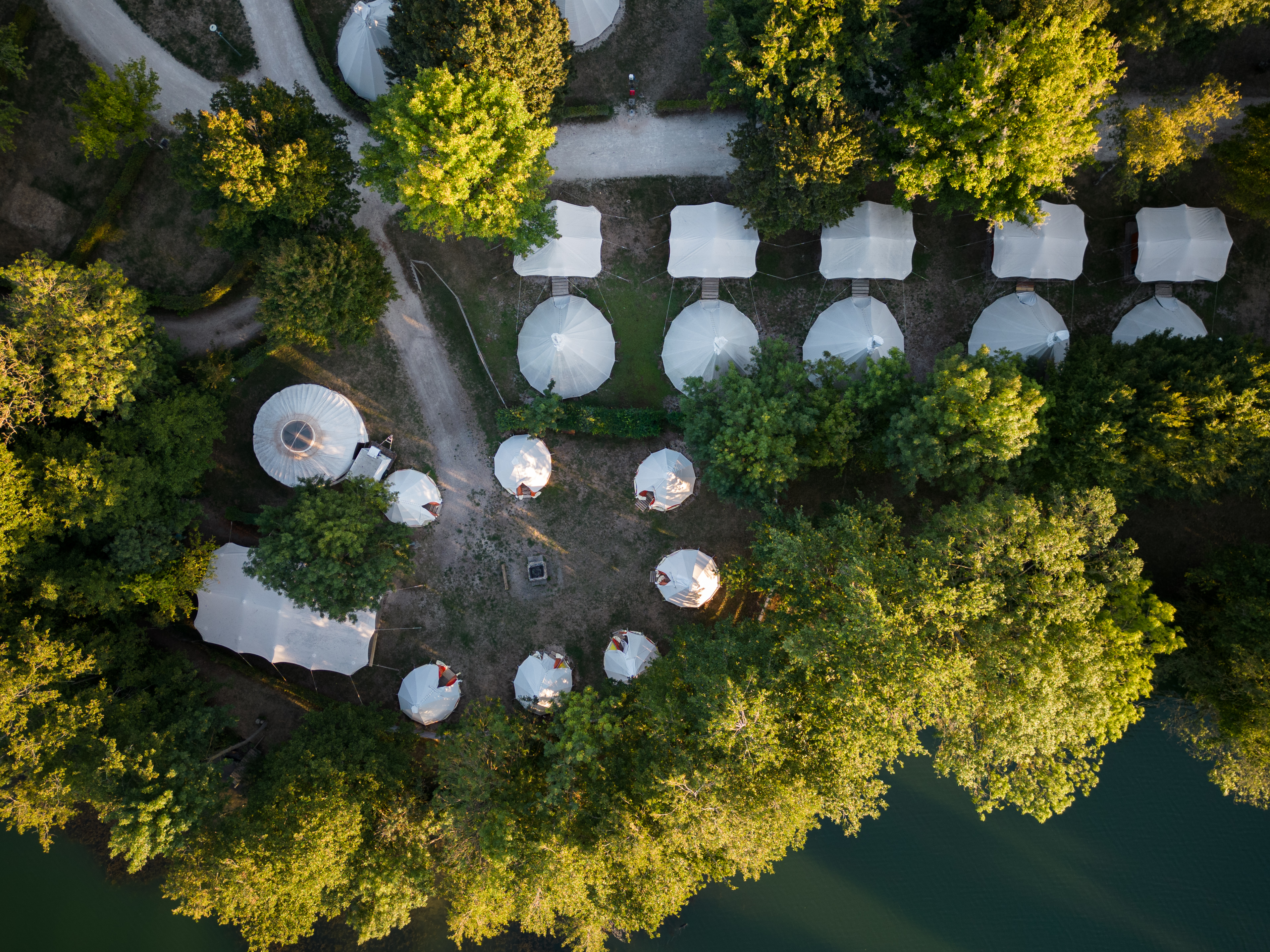 a-1h15-lyon-camp-indien-bord-lac-western