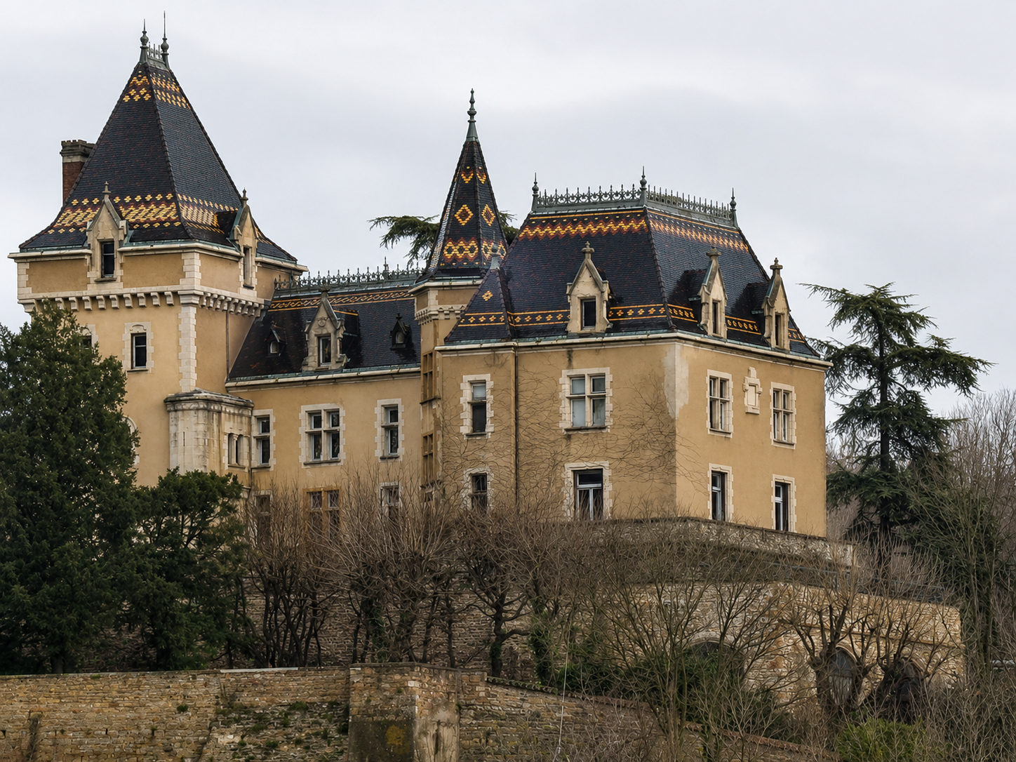 chateau-rochetaillee-25-minutes-lyon-abrite-musee-unique