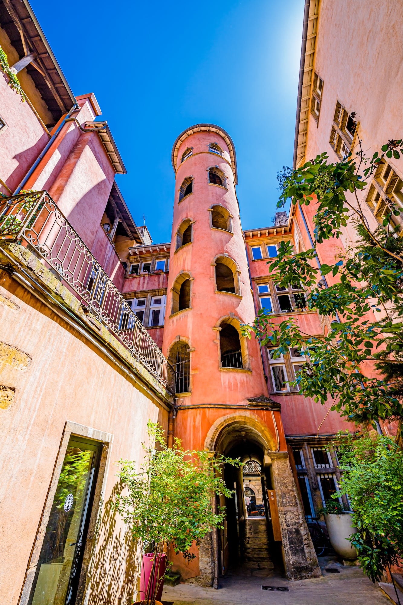 la-tour-rose-rue-du-boeuf-lyon