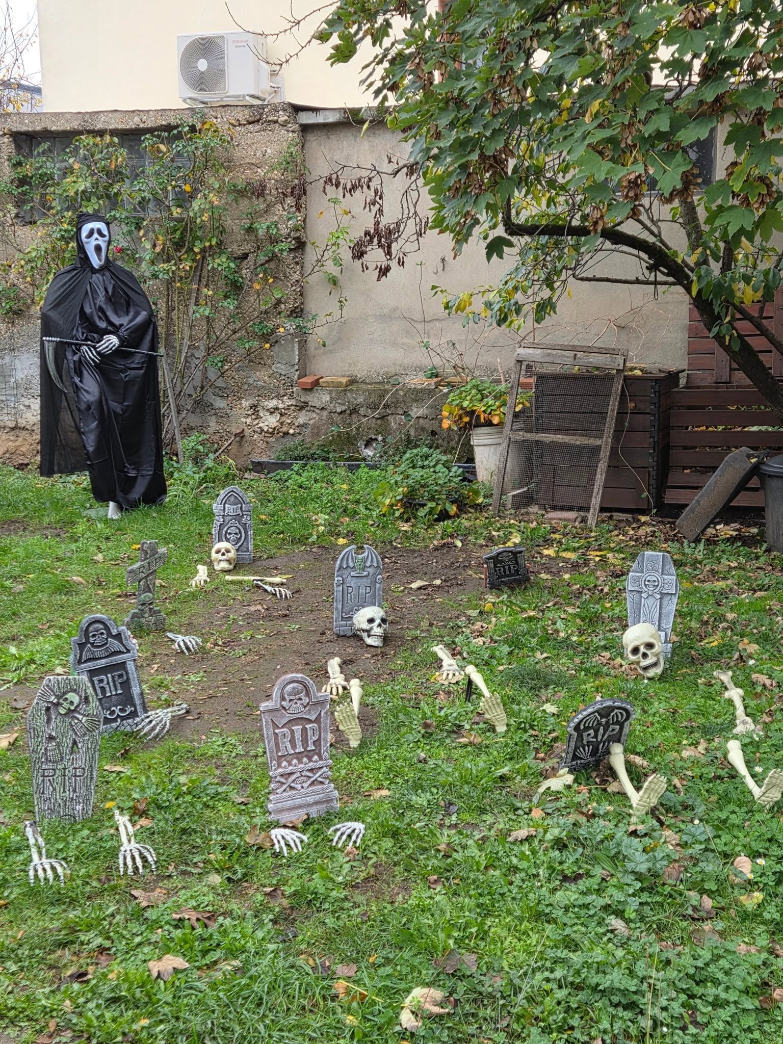 https://www.leprogres.fr/insolite/2026/10/29/toiles-d-araignees-fantomes-et-sorcieres-la-maison-de-christophe-se-met-a-l-heure-d-halloween