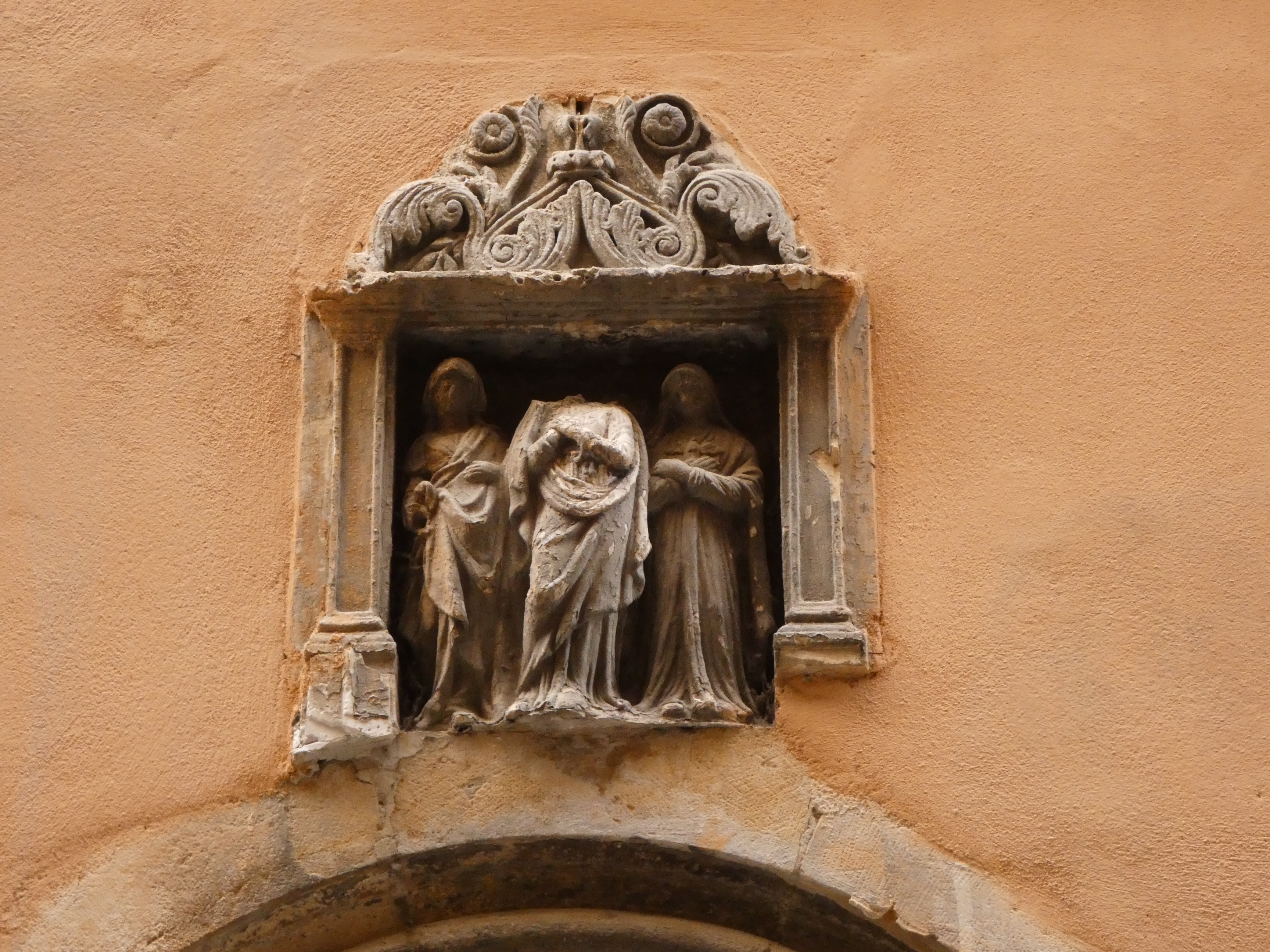 trois-maries-bouchon-lyonnais-refuge-clandestin-poetes-resistants-louis-aragon-paul-eluard