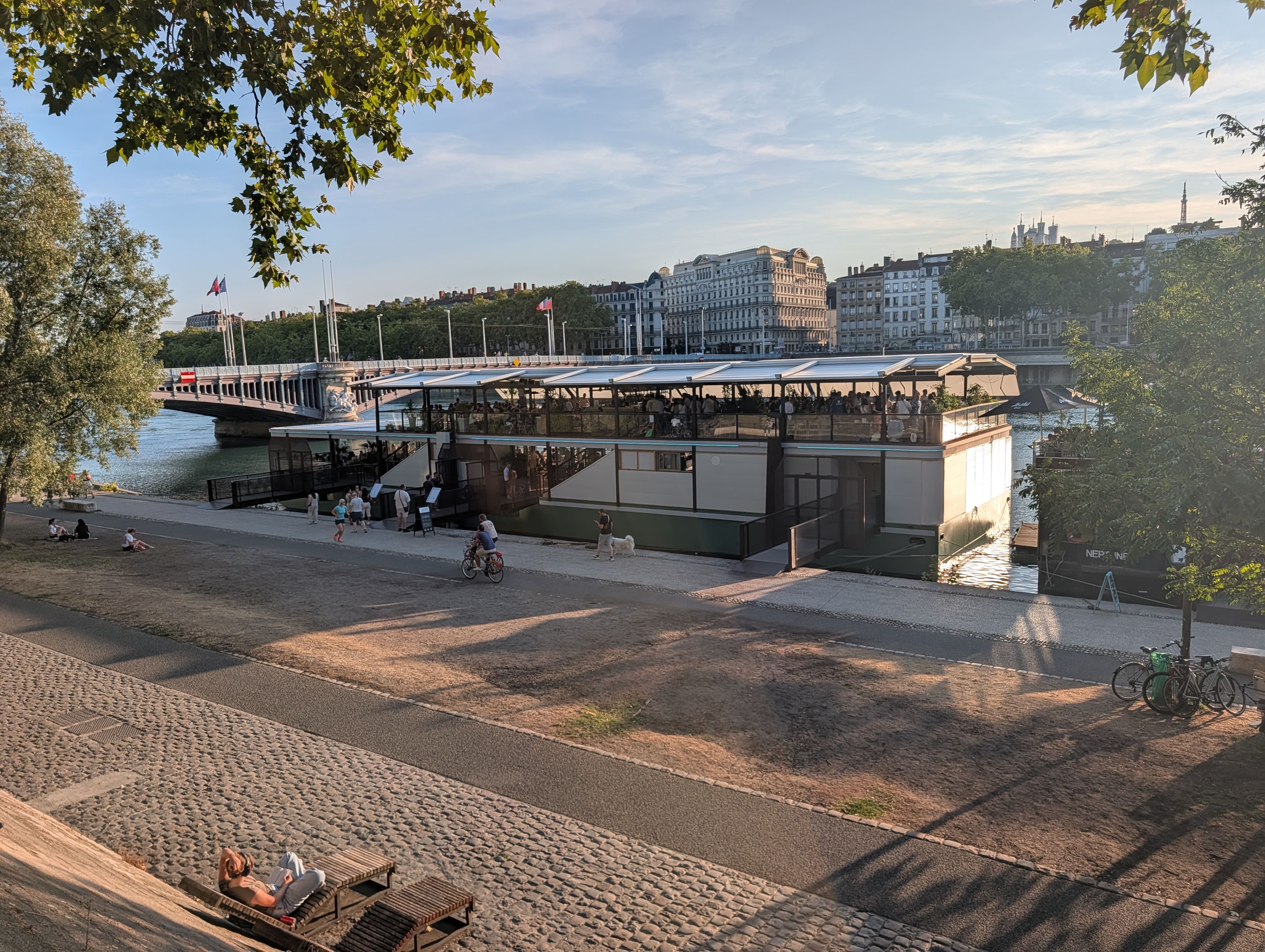 modulo-lyon-restaurant-peniche-rhone